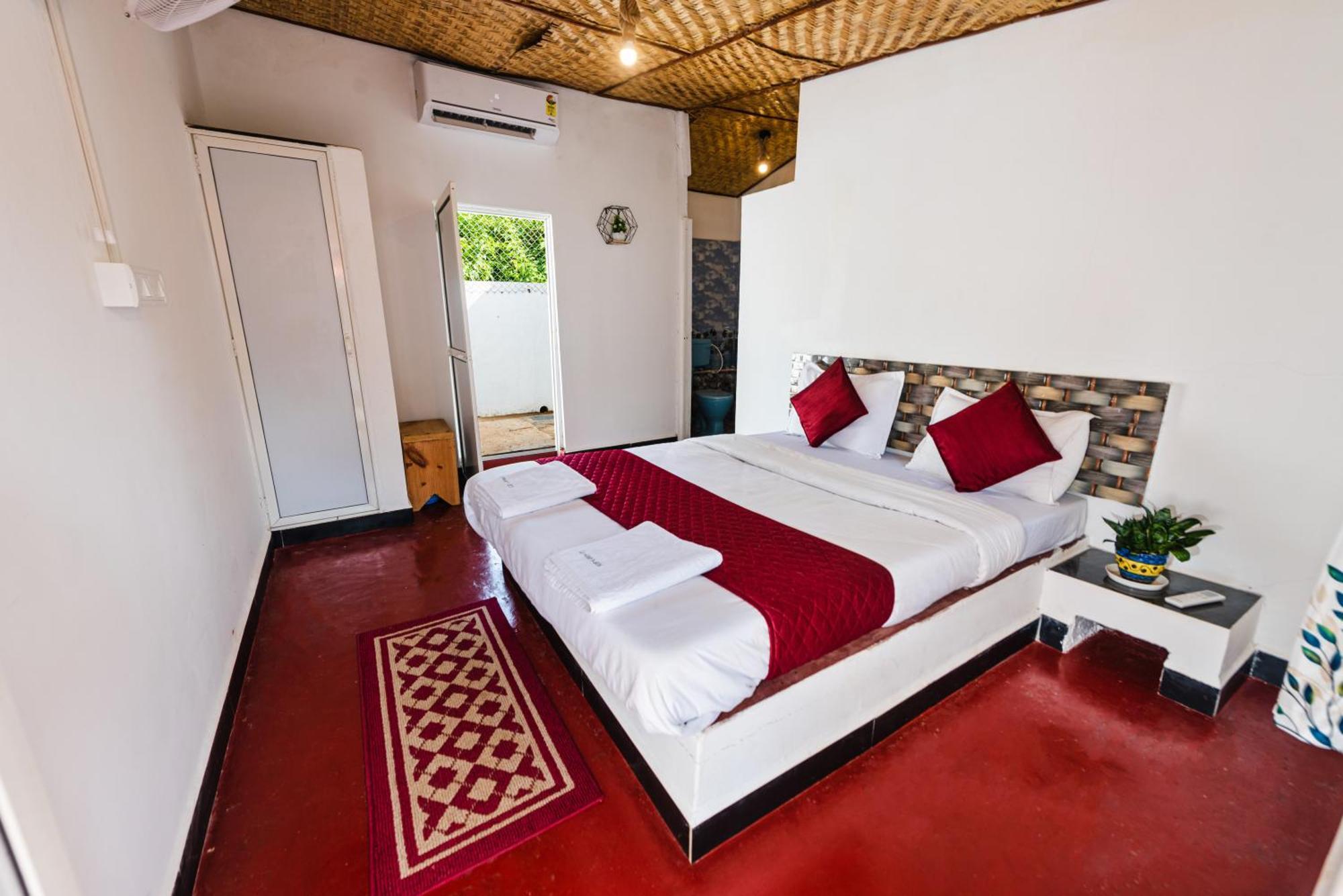 Hotel La Paulo'S Near Beach Resort Morjim Εξωτερικό φωτογραφία